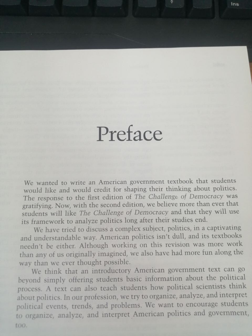 The Challenge of Democracy: Government in America. Second edition.---Demokratiya muammosi: Amerikadagi hukumat. Ikkinchi nashr.