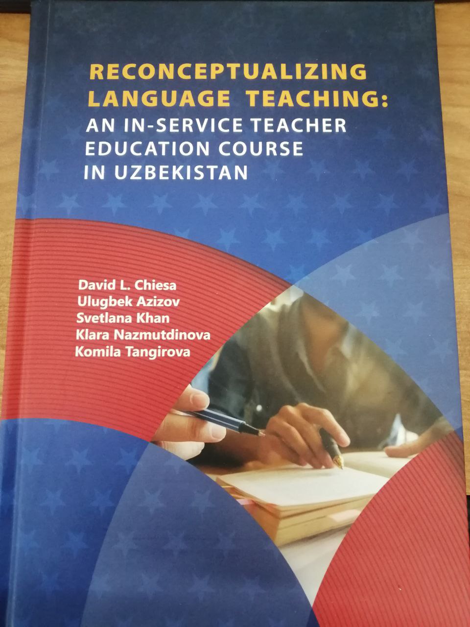 RECONCEPTUALIZING LANGUAGE TEACHING:  AN IN-SERVICE TEACHER EDUCATION COURSE IN UZBEKISTAN.----TILNI O‘QITISHNI QAYTA KONSEPTUALLASHTIRISH: O‘ZBEKISTONDA O‘QITUVCHILARNI ISHLAB CHIQARISH KURS