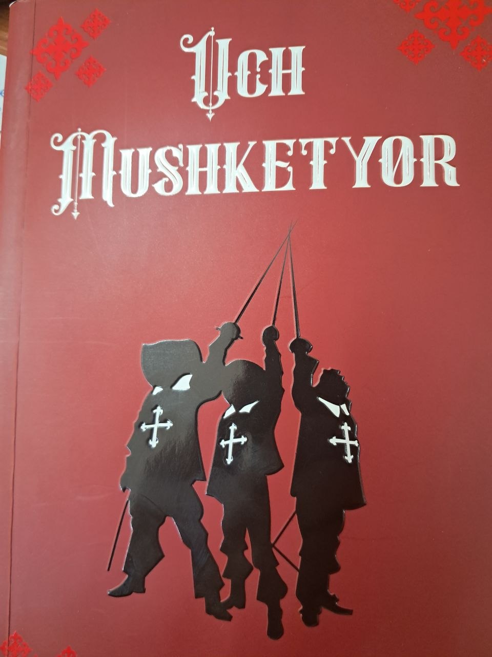 Uch mushketyor